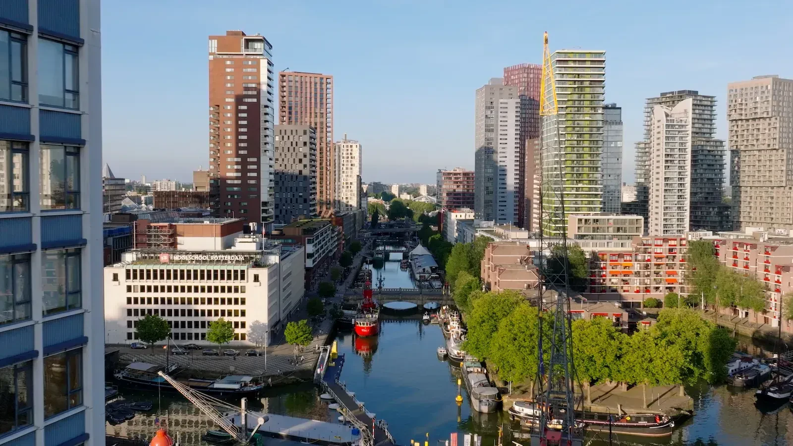 De wijnhaven in Rotterdam, de stad waar wij onze laadpaal reparaties uitvoeren