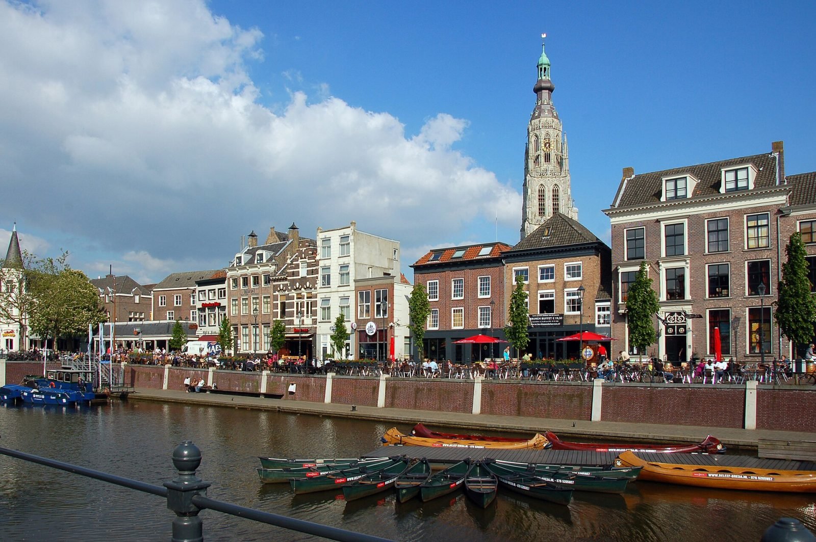 De markt van Breda waar wij onze laadpaal reparaties uitvoeren